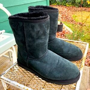 Women’s classic Ugg boot size 8